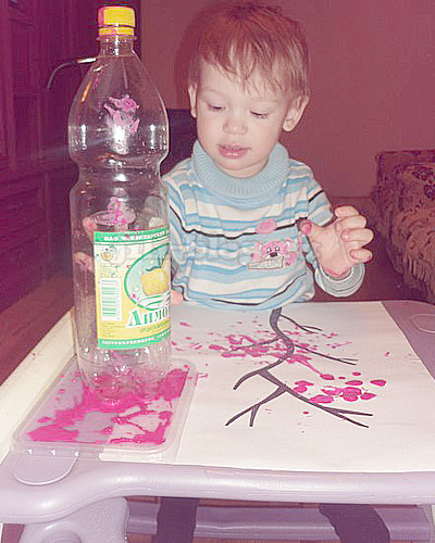 Рисование пластиковой бутылкой